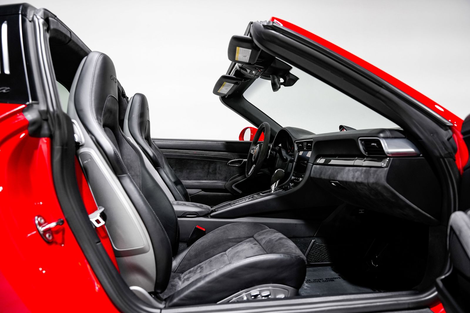 2017 Porsche 911 Targa 4 GTS — photo 29