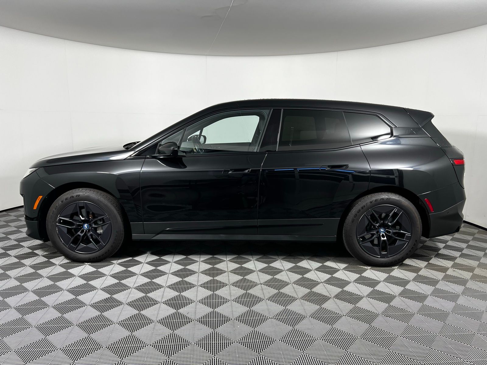 Thumbnail: 2024 BMW iX - 8
