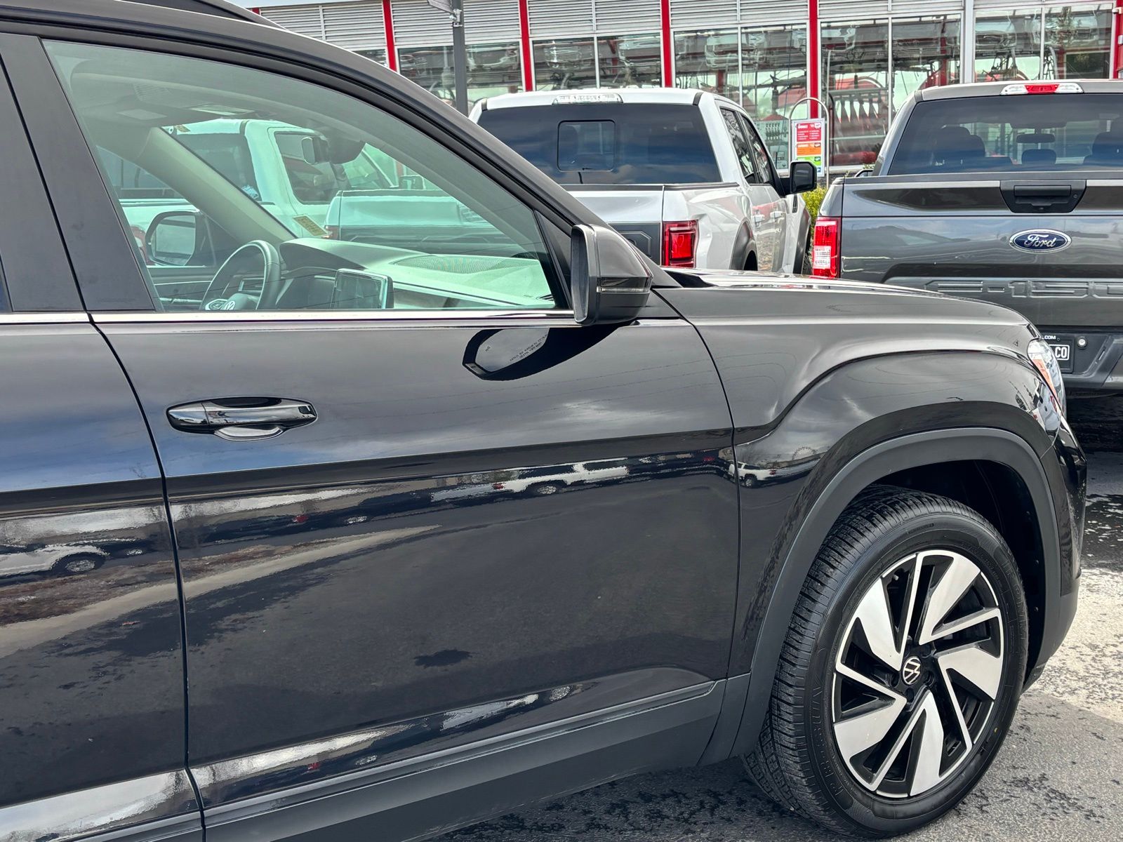 View vehicle photo 4