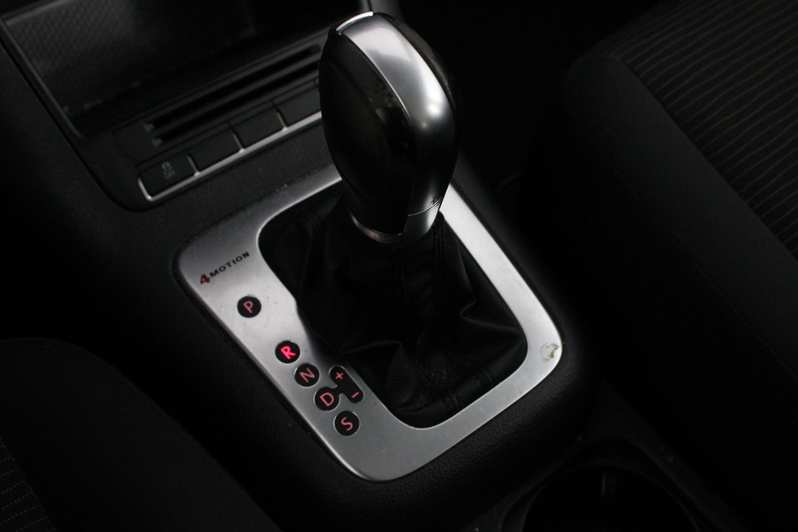 Used 2015 Gray Volkswagen S image 43