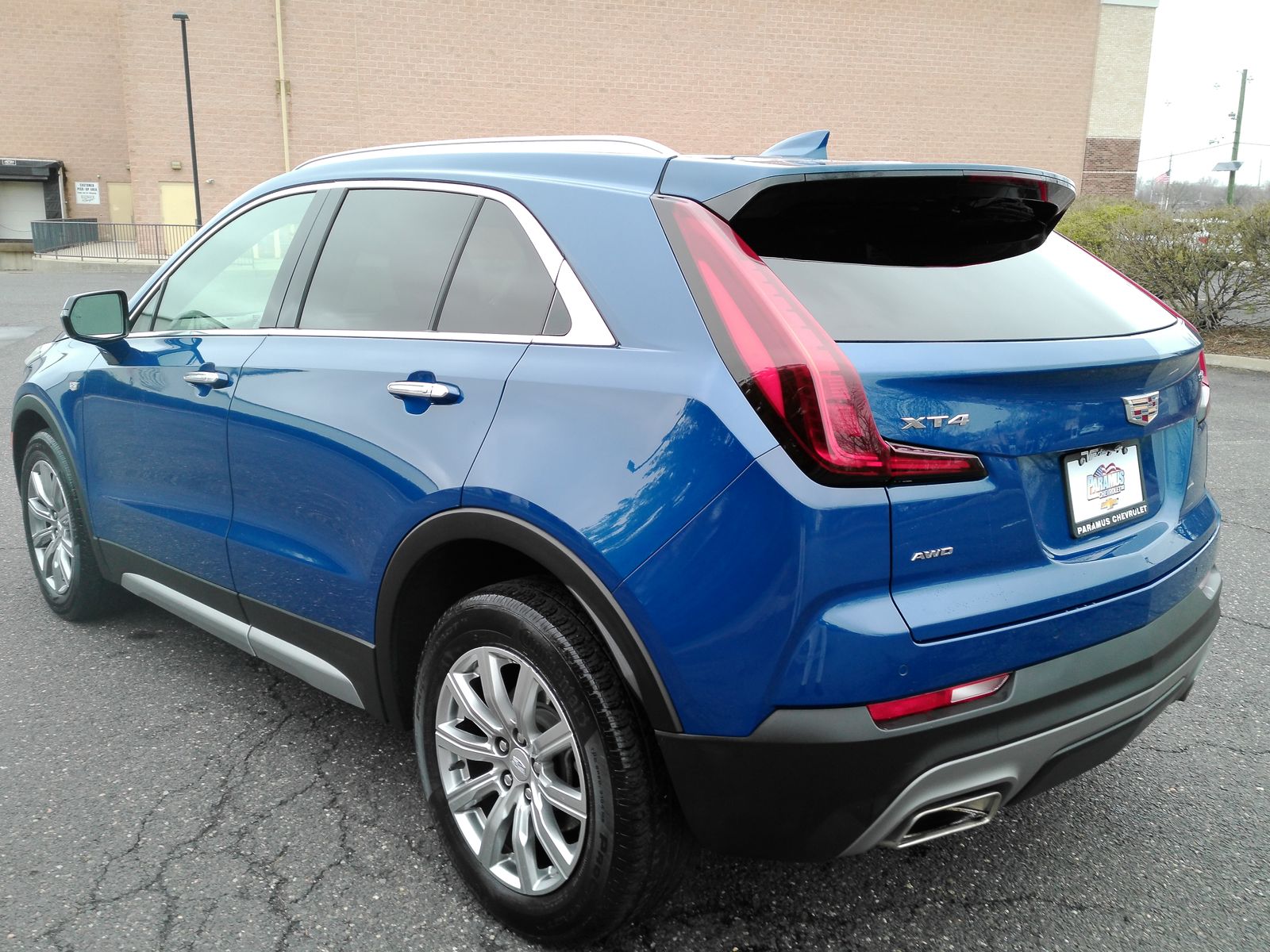 View vehicle photo 5