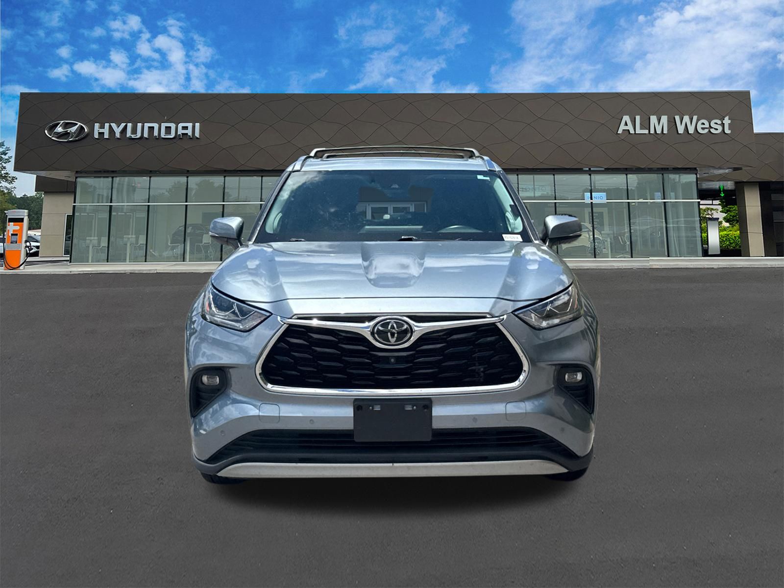 Used 2021  Toyota Platinum image 2