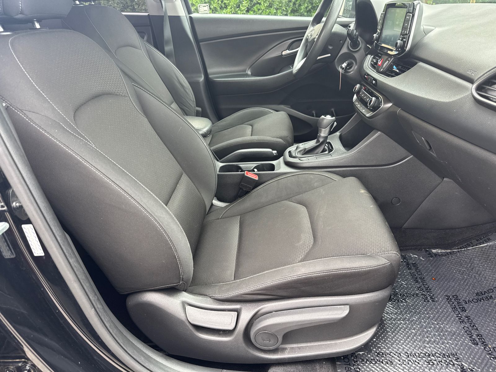 Used 2018 Black Hyundai Base image 13