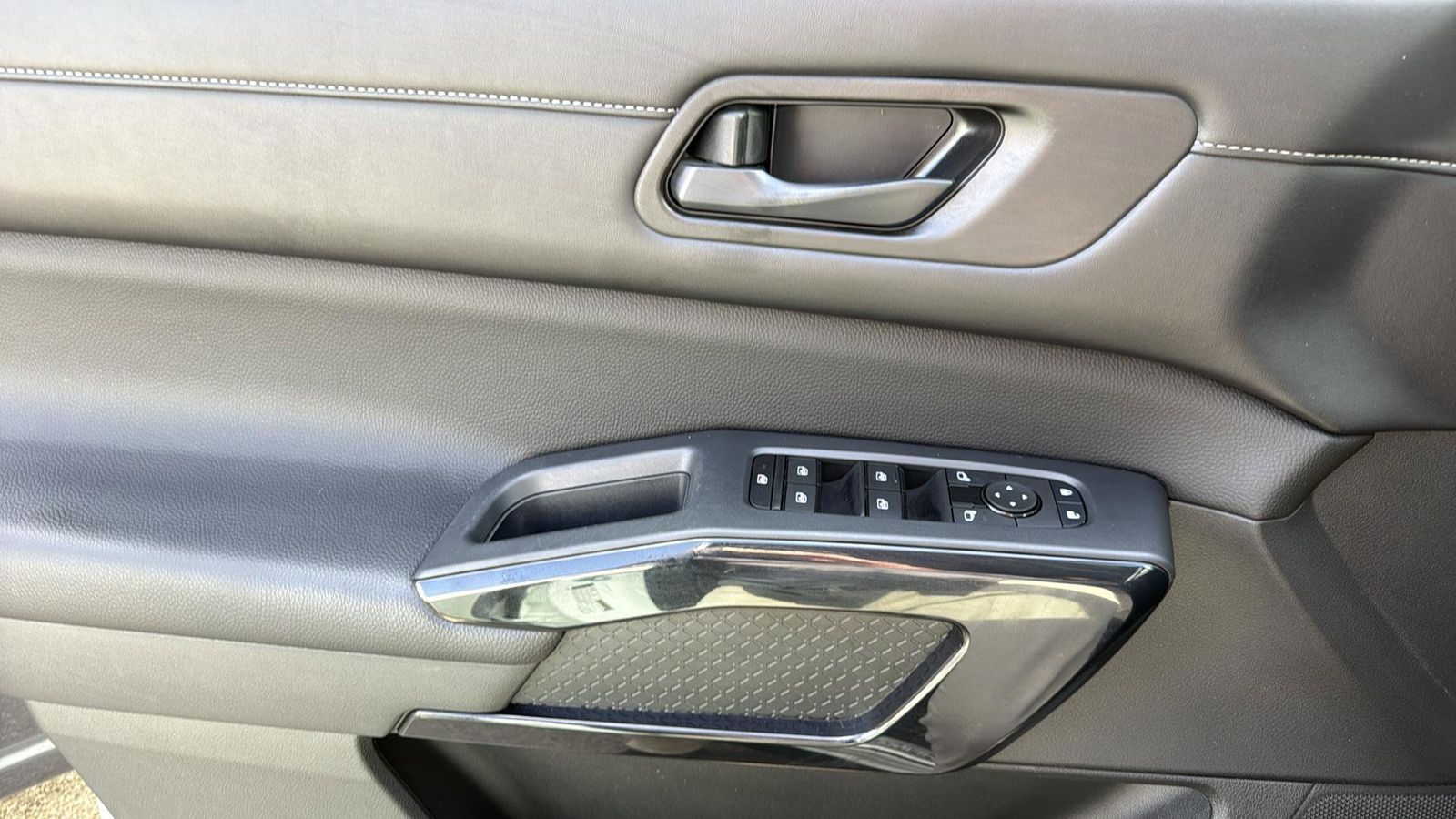 Used Car 2024 Nissan Pathfinder  Sv For Sale Under $30,000 In Austin, Texas