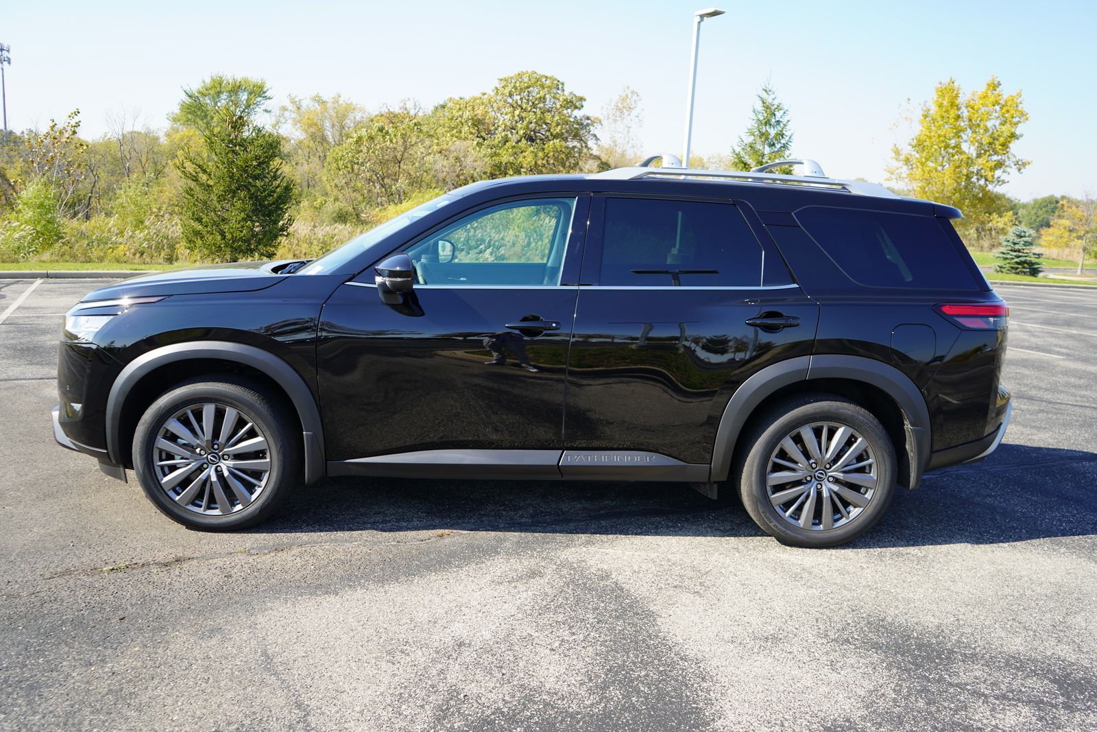 2024 Nissan Pathfinder SL 6