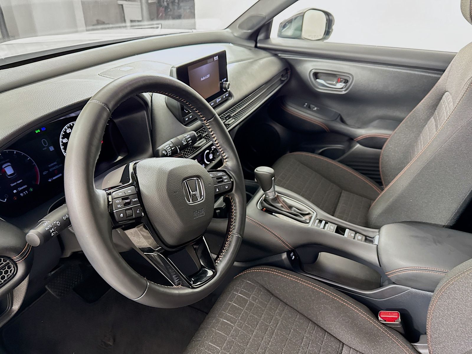 View vehicle photo 7