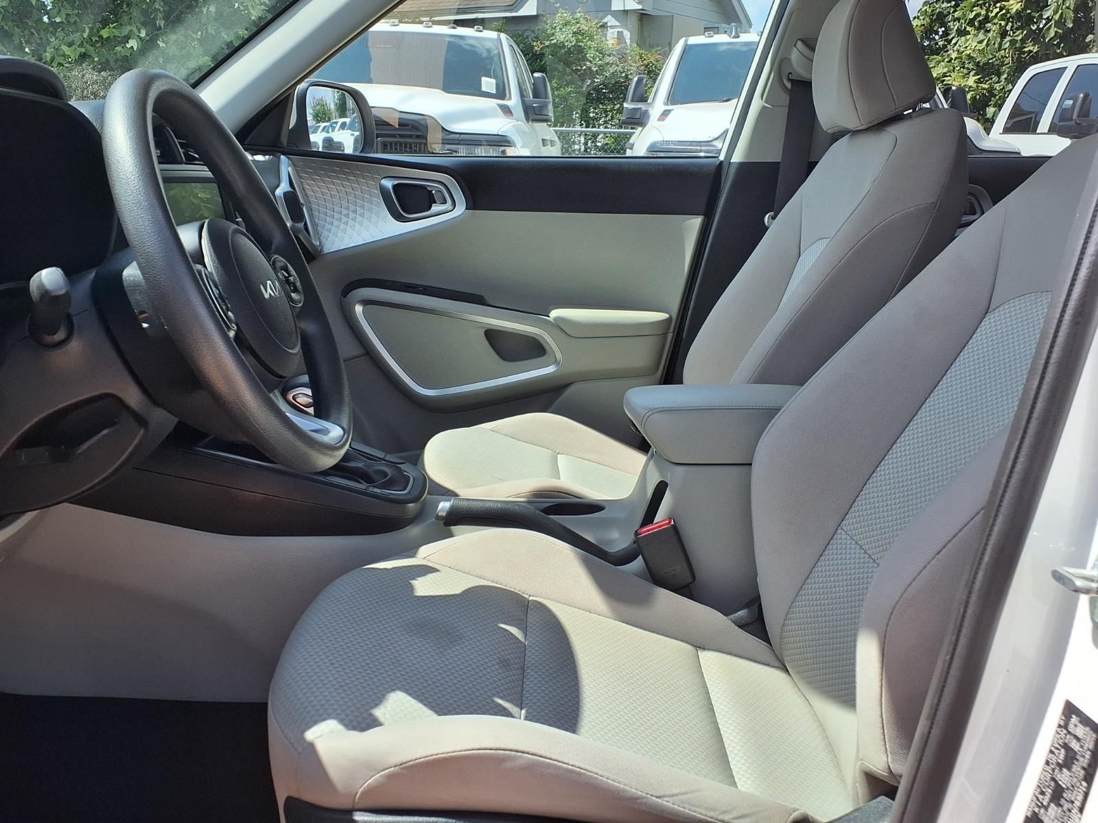 2022 Kia Soul LX White at Gullo Toyota