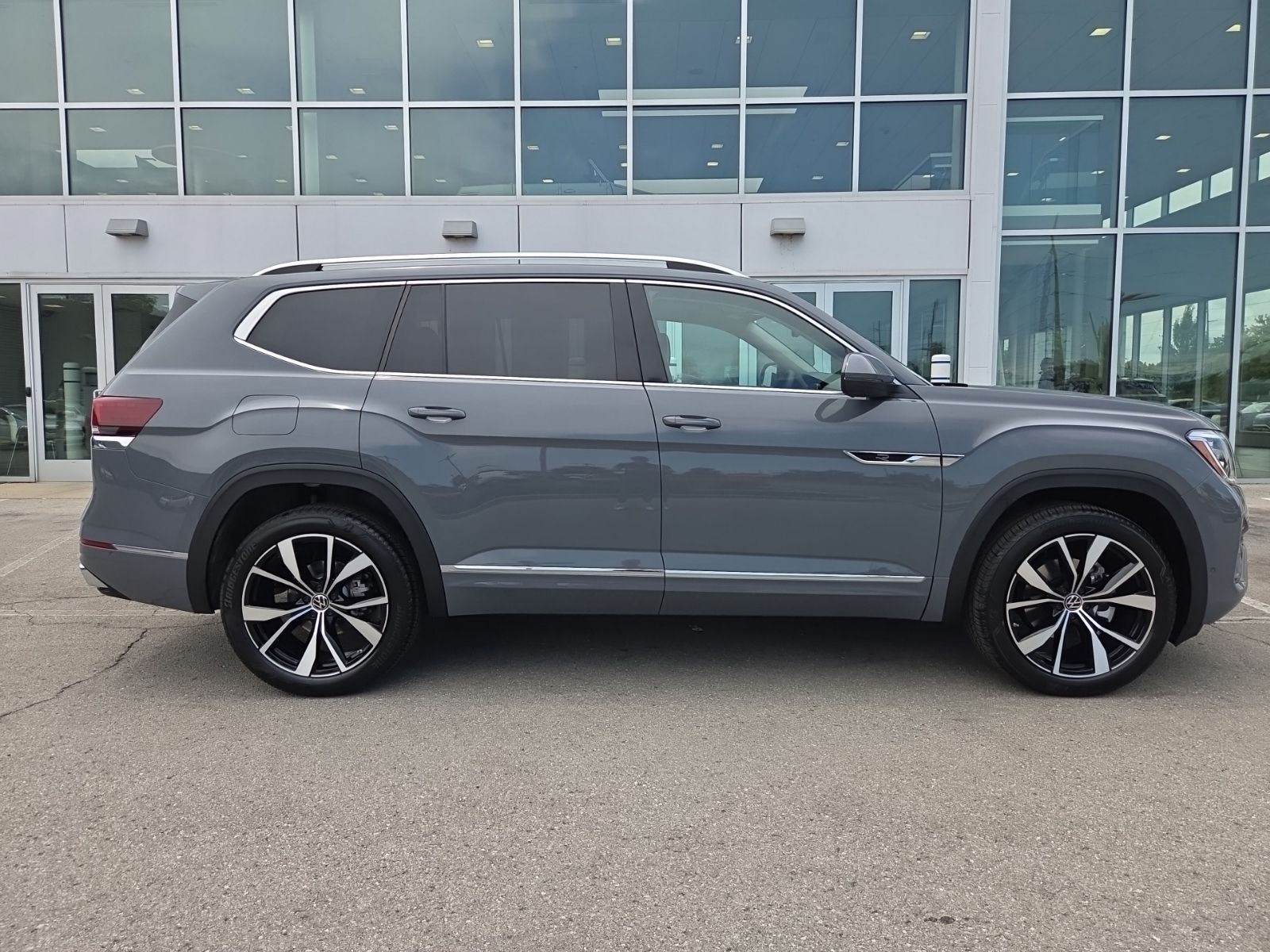 new 2026 Volkswagen Atlas car, priced at $54,258