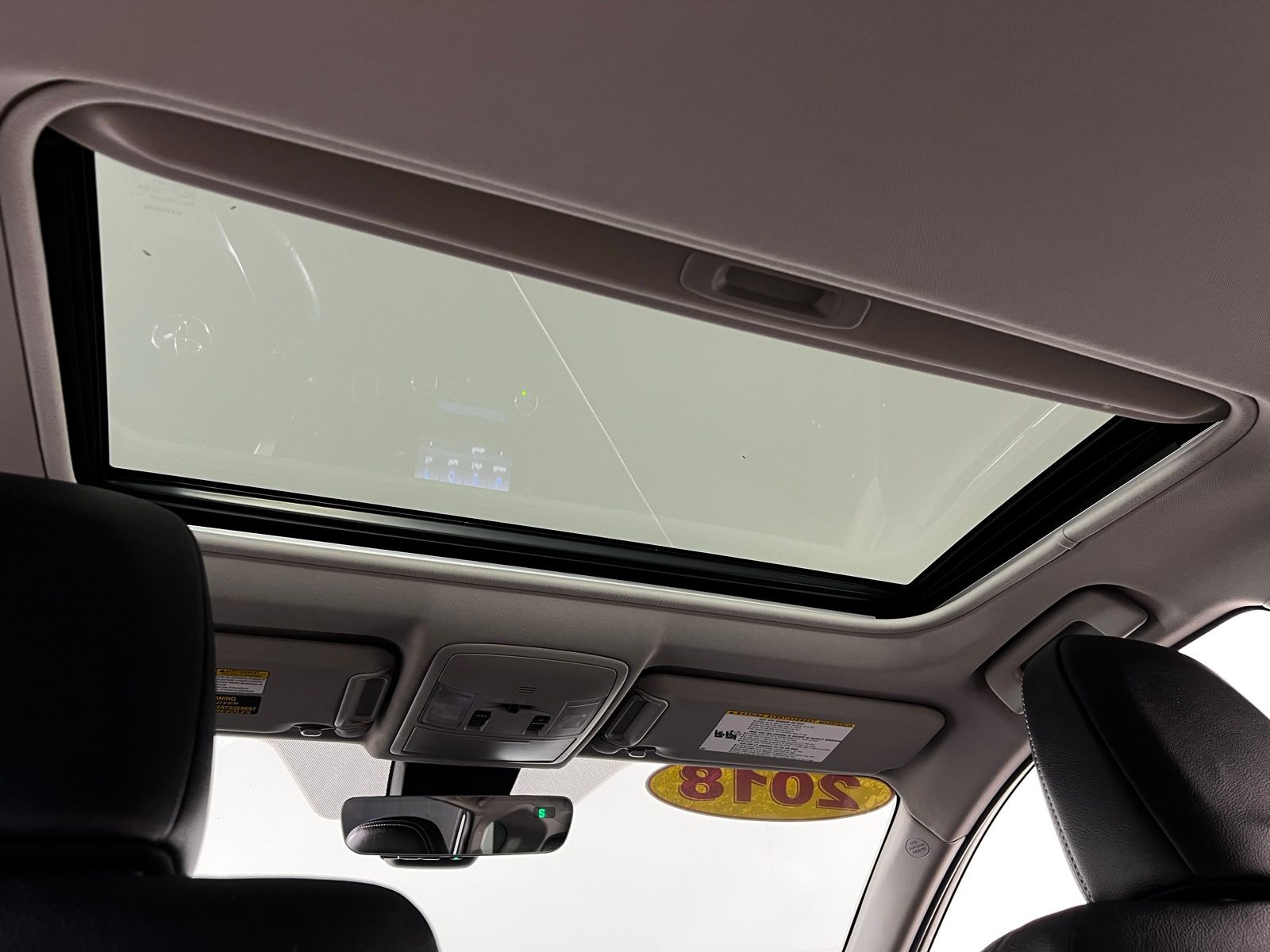 Thumbnail: 2018 Toyota RAV4 - 27