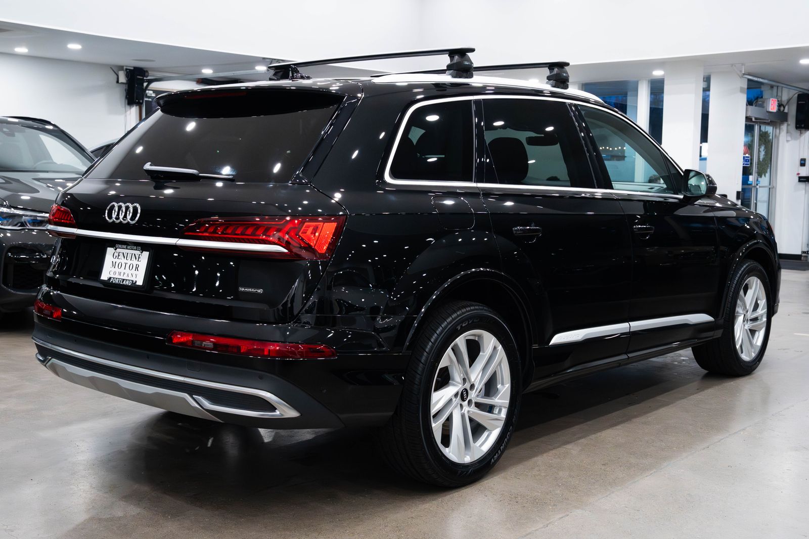 View vehicle photo 4