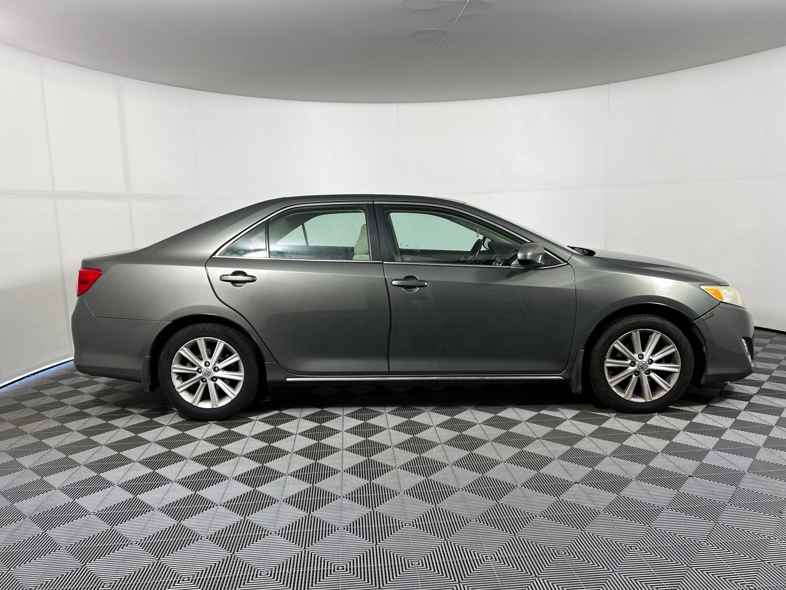 Thumbnail: 2012 Toyota Camry - 4