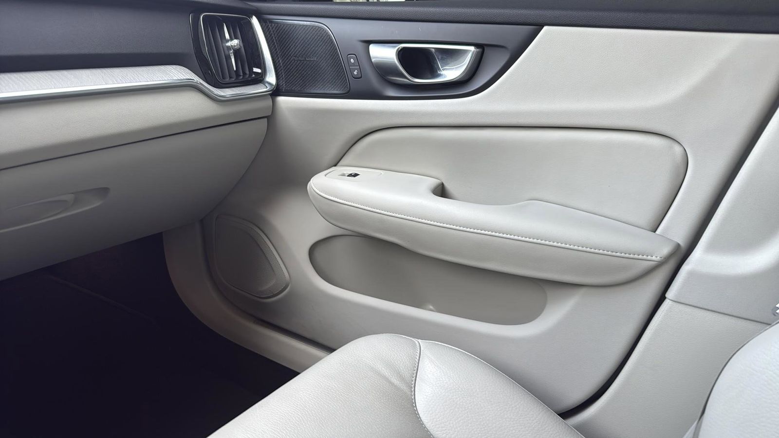 Used Car 2024 Volvo S60 Recharge Plug-in Hybrid  T8 Plus Dark Theme For Sale Under $40,000 In Austin, Texas