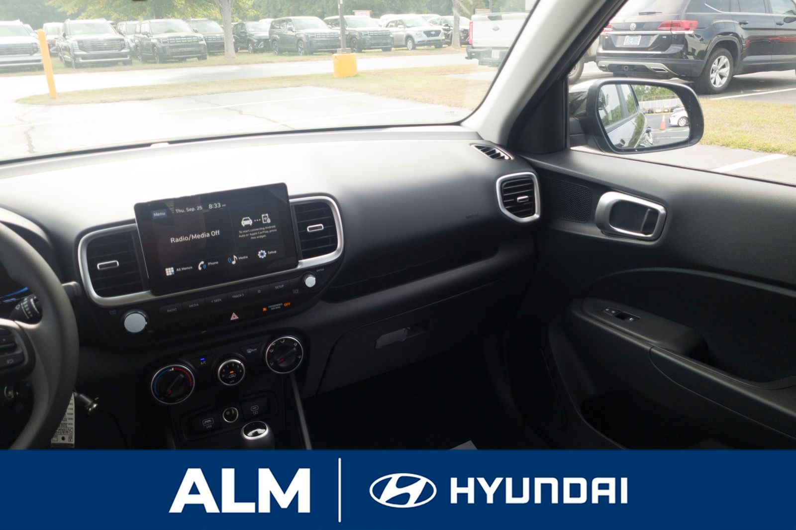 2025 Hyundai Venue SE photo 14
