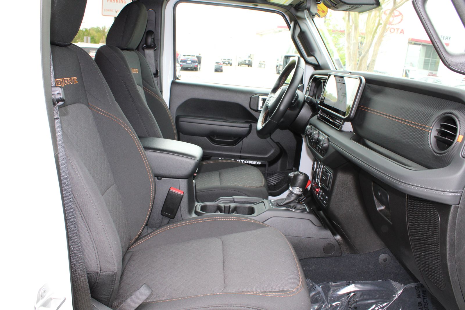 Used 2024 White Jeep Mojave image 25