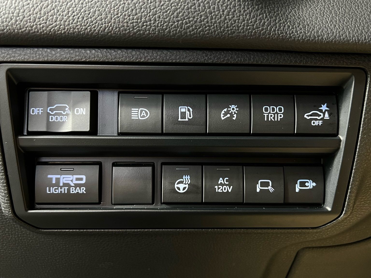 Thumbnail: 2023 Toyota Sequoia - 27