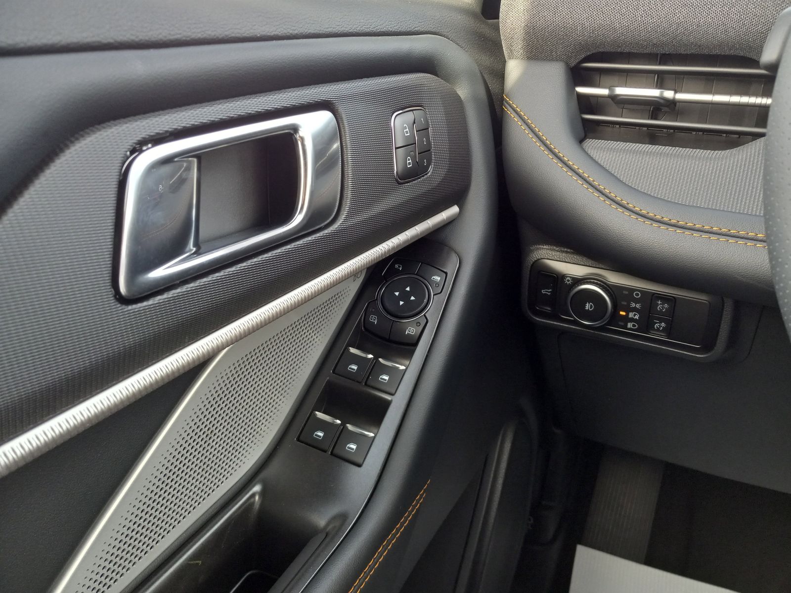 2026 Ford Explorer image 23