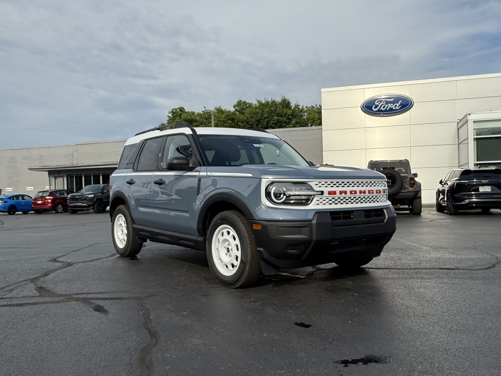 View vehicle photo 3