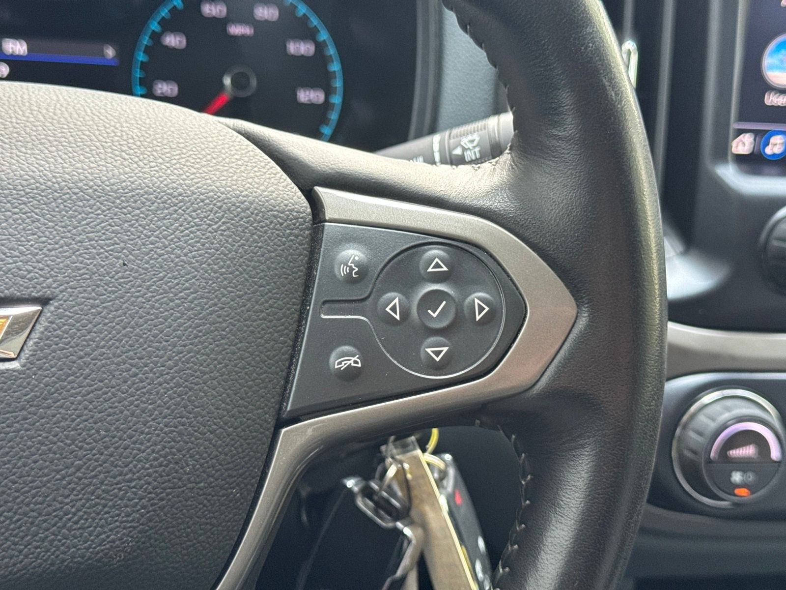 Used 2022 Beige Chevrolet Z71 image 28