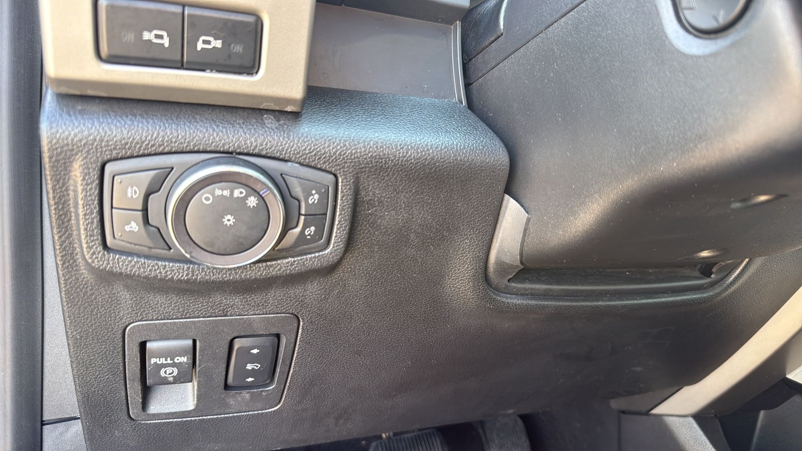 Used 2019 Gray Ford Lariat image 18
