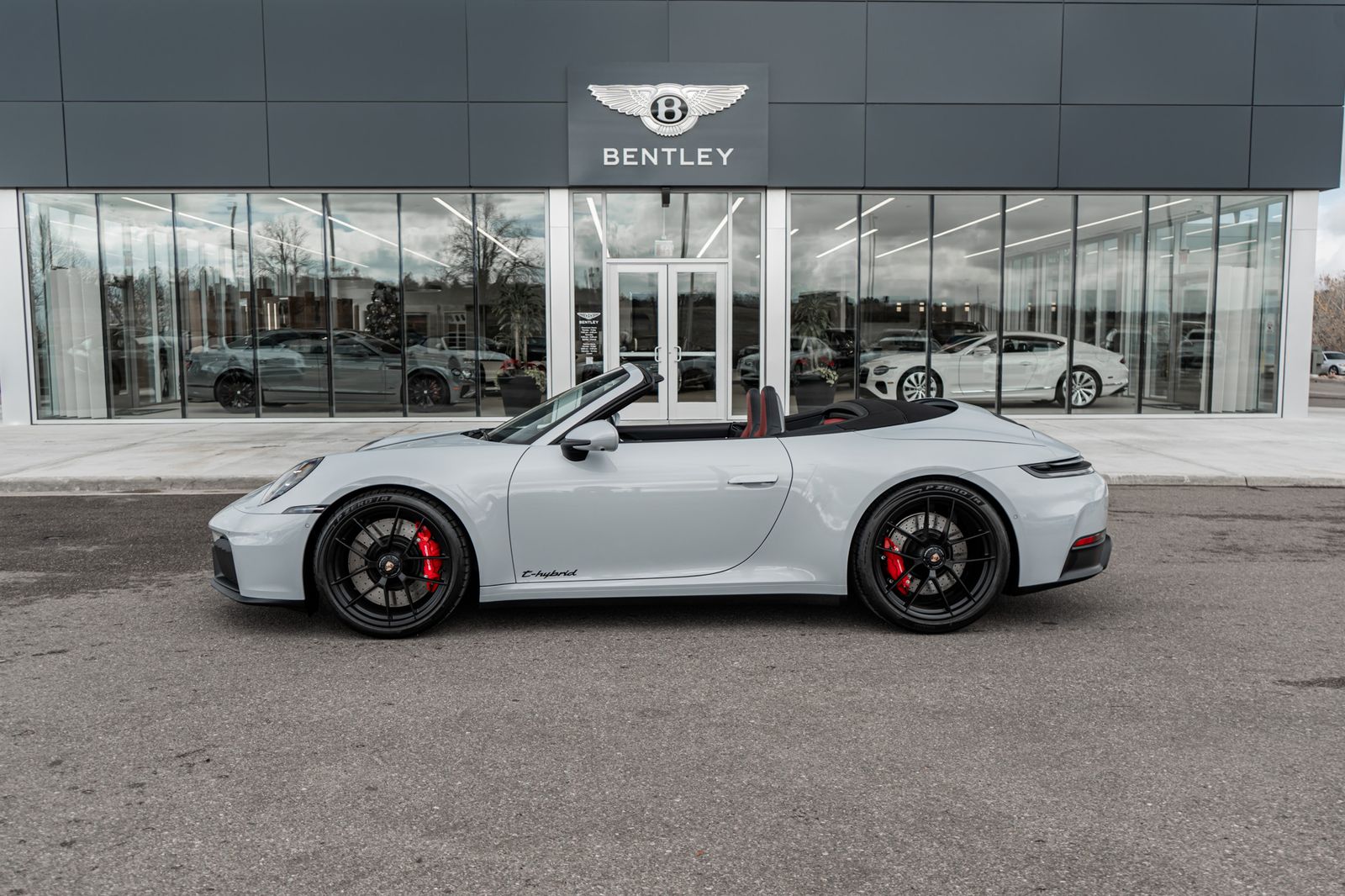 2025 Porsche 911 GTS photo 4