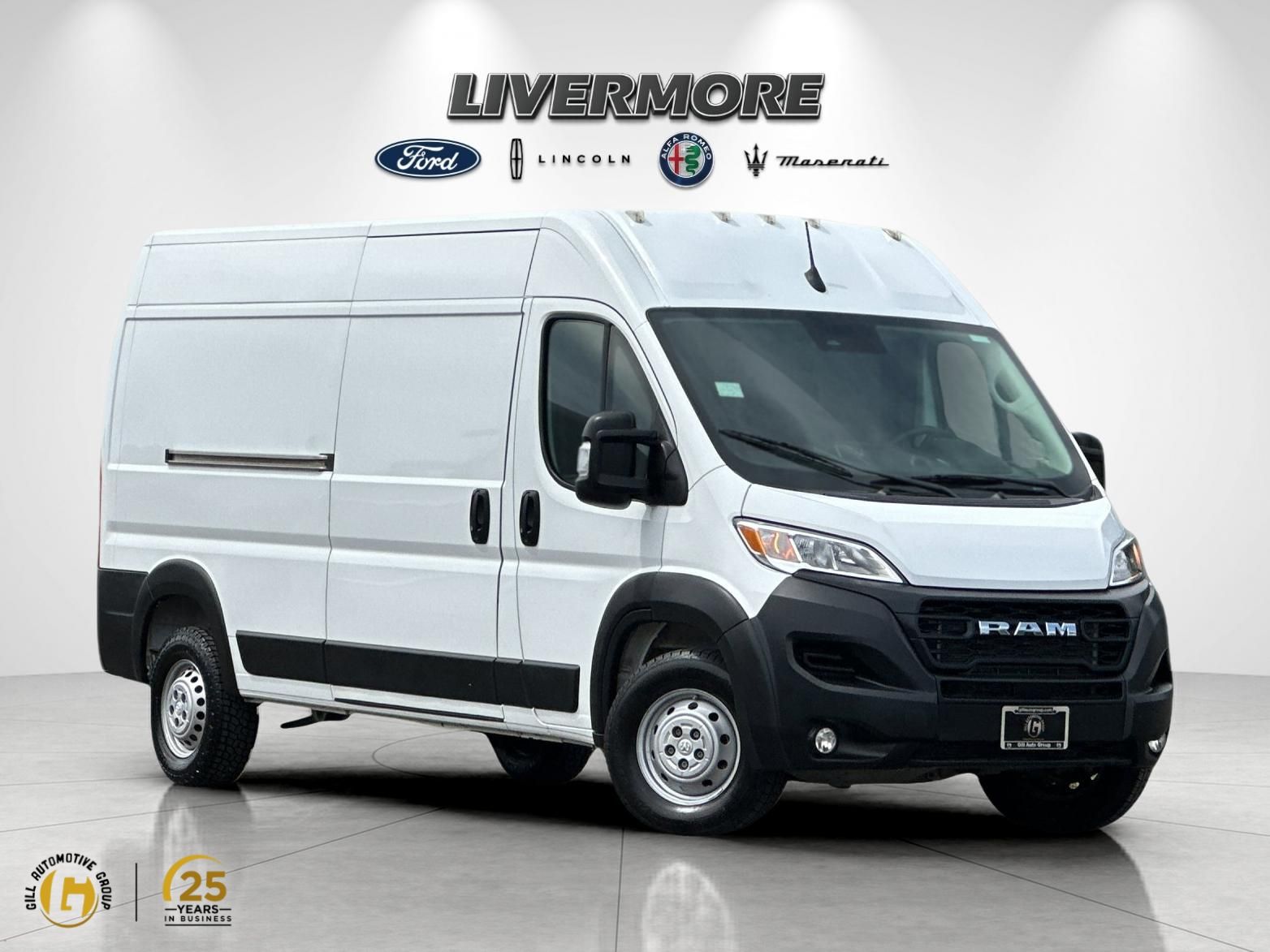 Bright White Clearcoat 2025 RAM ProMaster Van 9-Speed Automatic