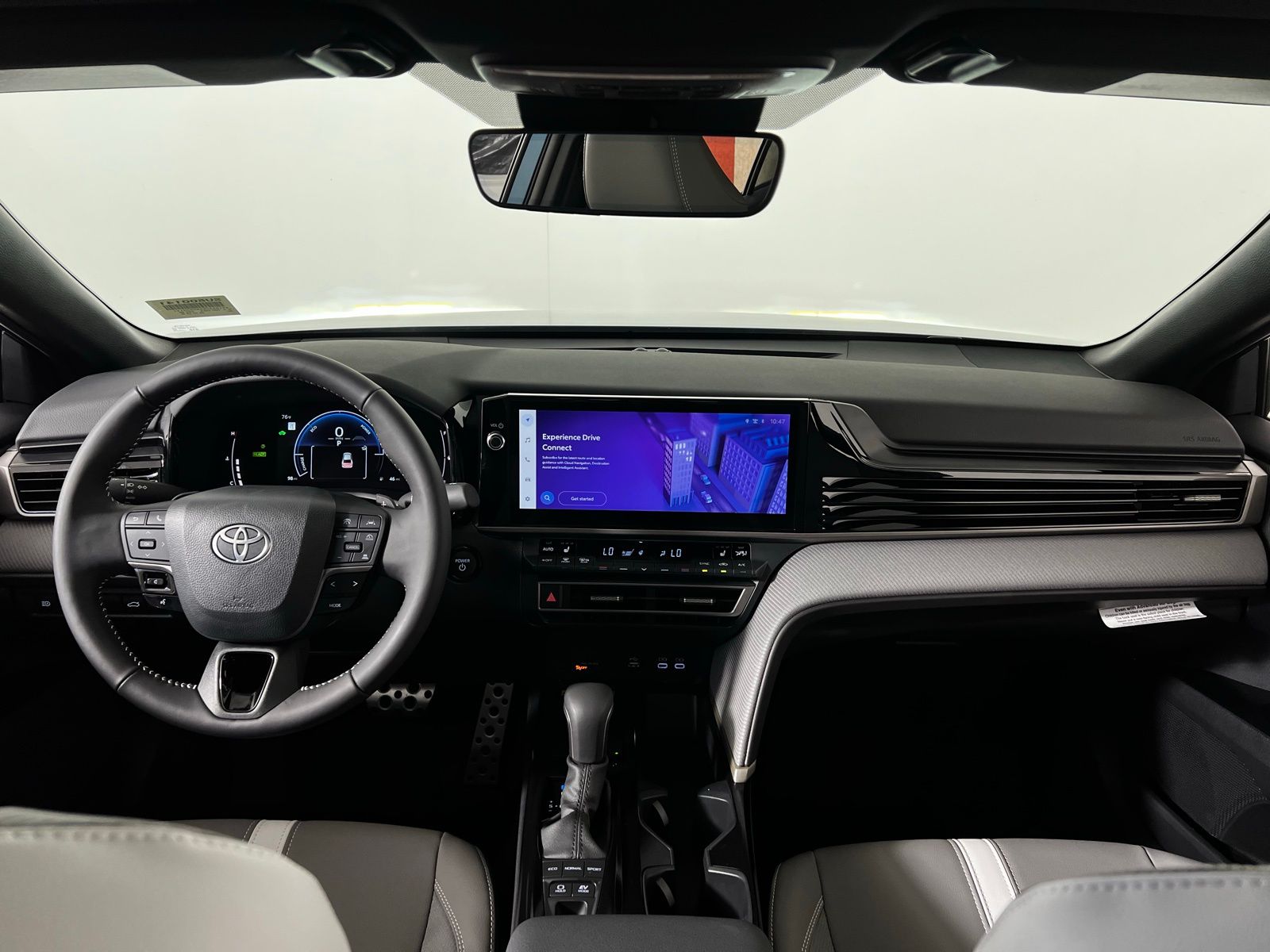 2025 Toyota Camry SE 24