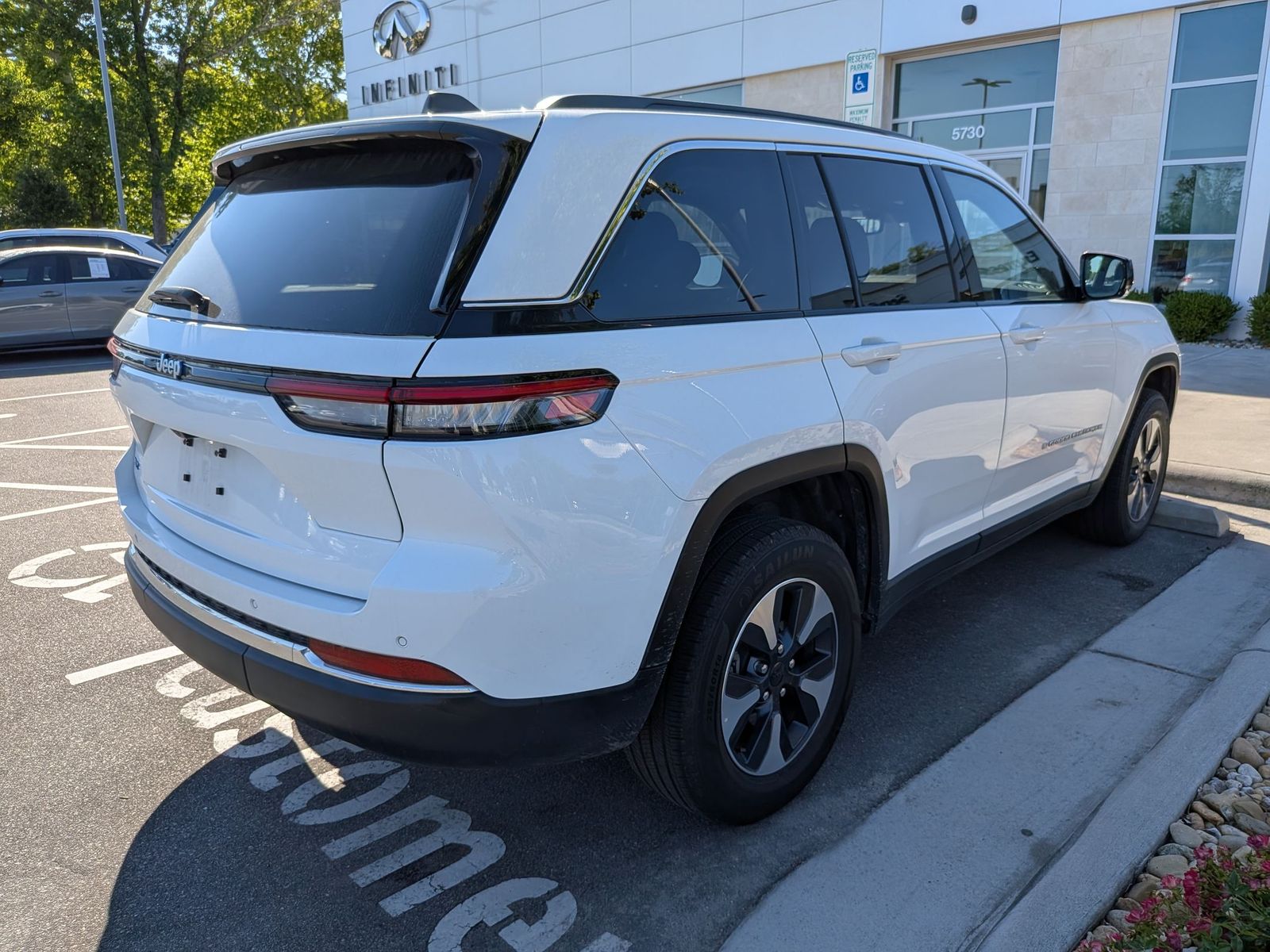 View vehicle photo 2