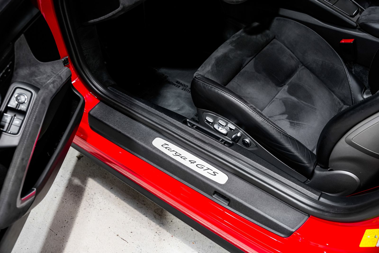 2017 Porsche 911 Targa 4 GTS — photo 24