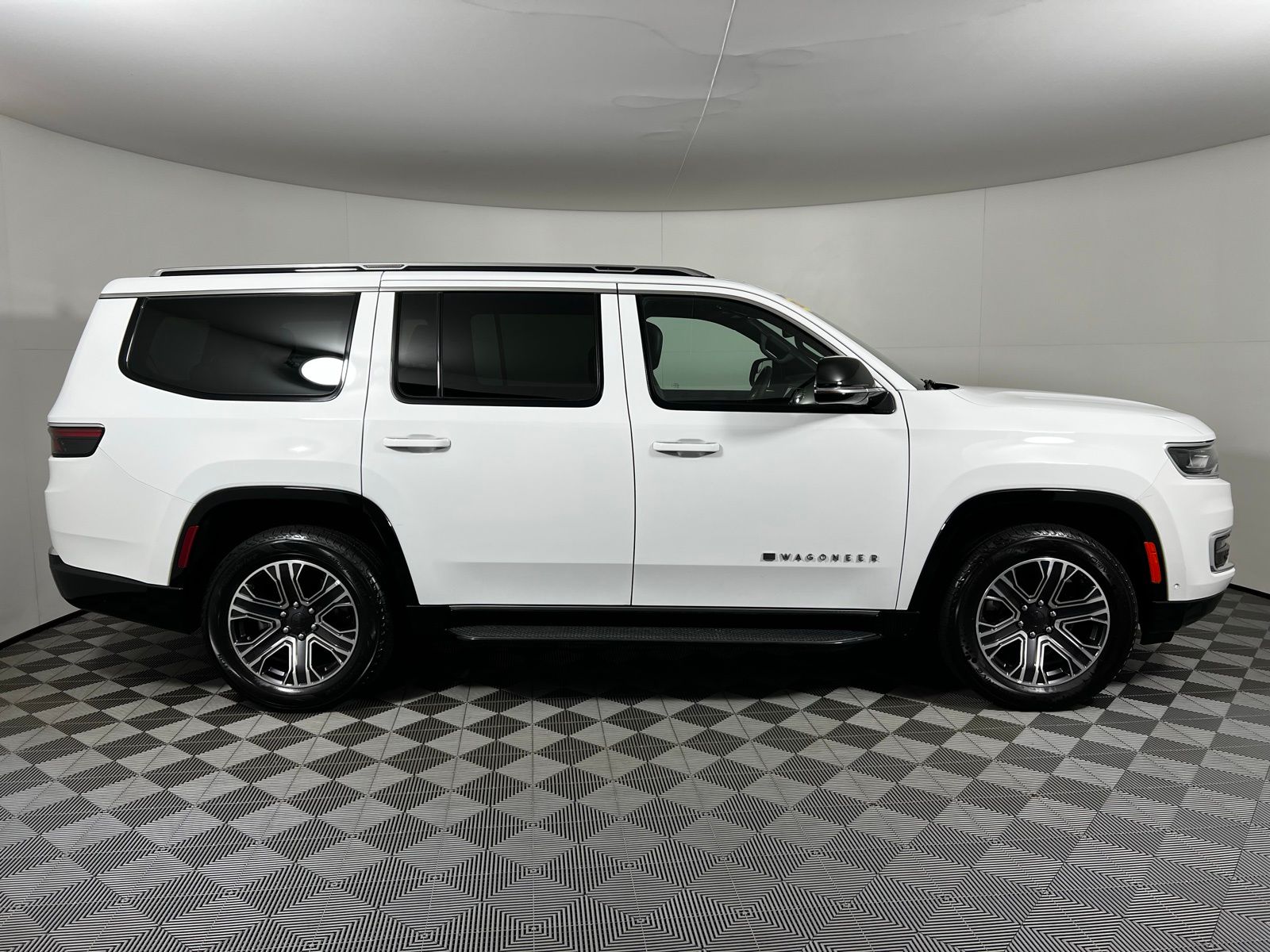 Thumbnail: 2024 Jeep Wagoneer - 4