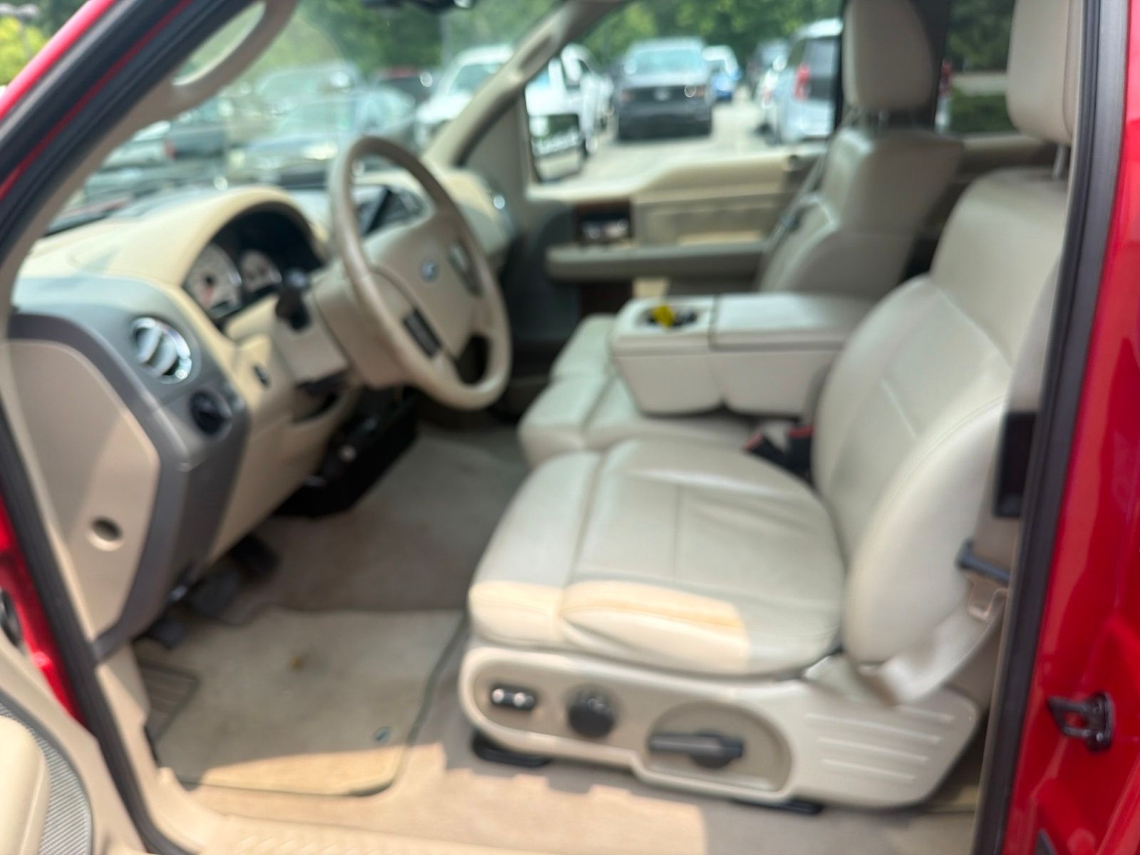 Used 2004  Ford Lariat image 8