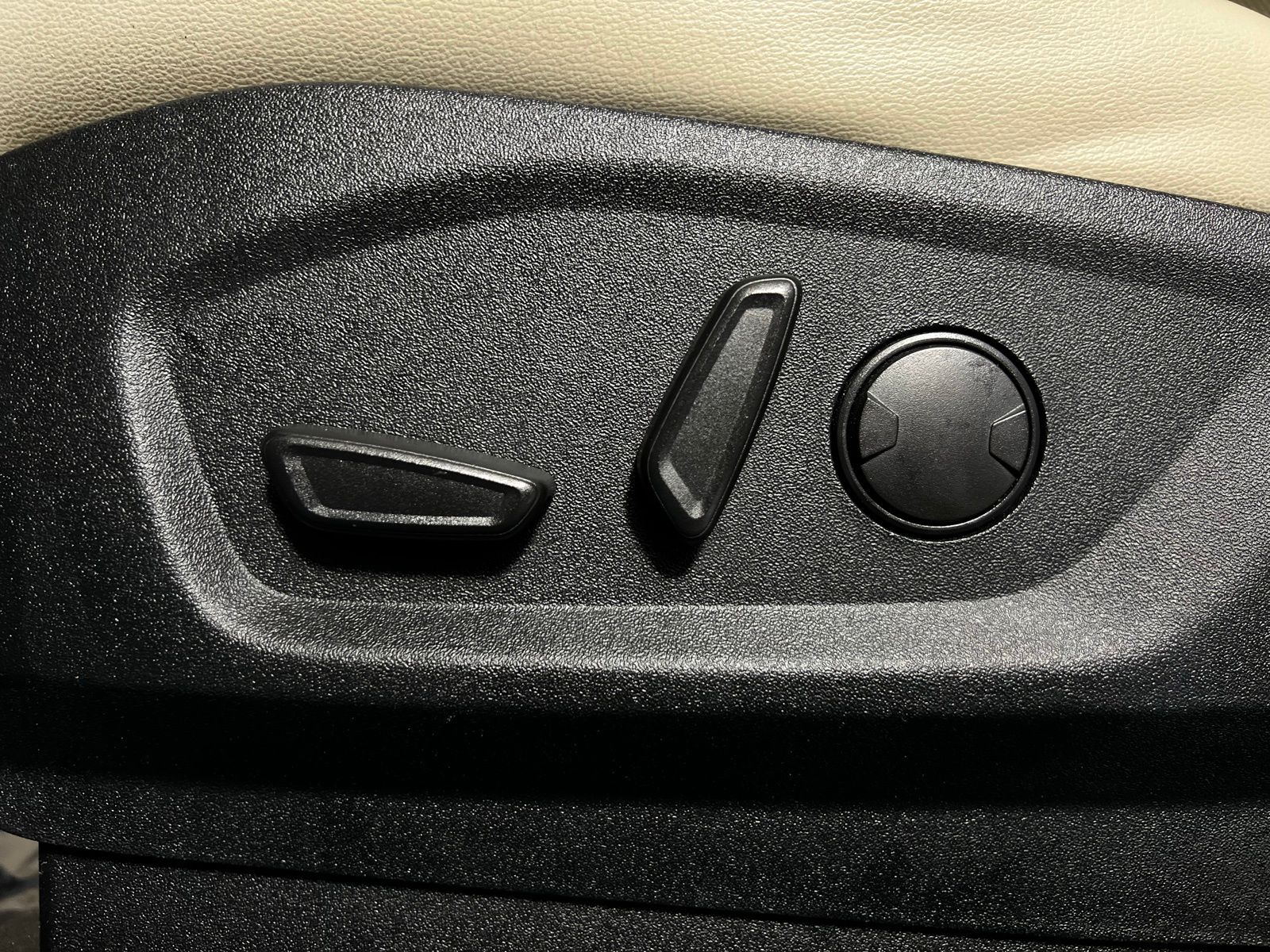 Thumbnail: 2020 Ford Edge - 14