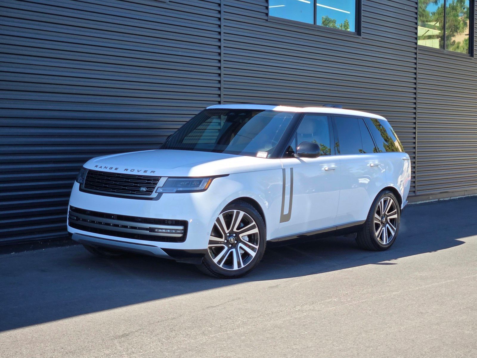 Fuji White 2023 Land Rover Range Rover SUV / Crossover All-Wheel Drive 8-Speed Automatic