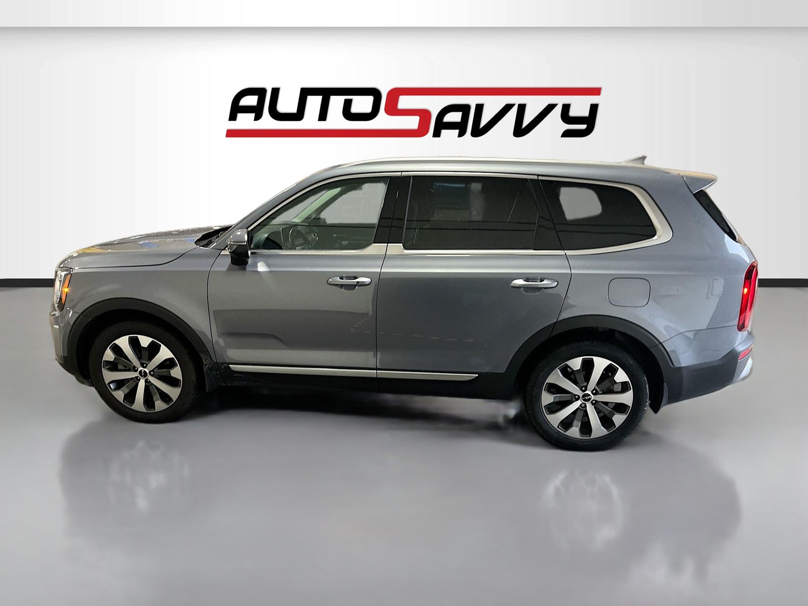 Used 2022 Silver Kia S image 4