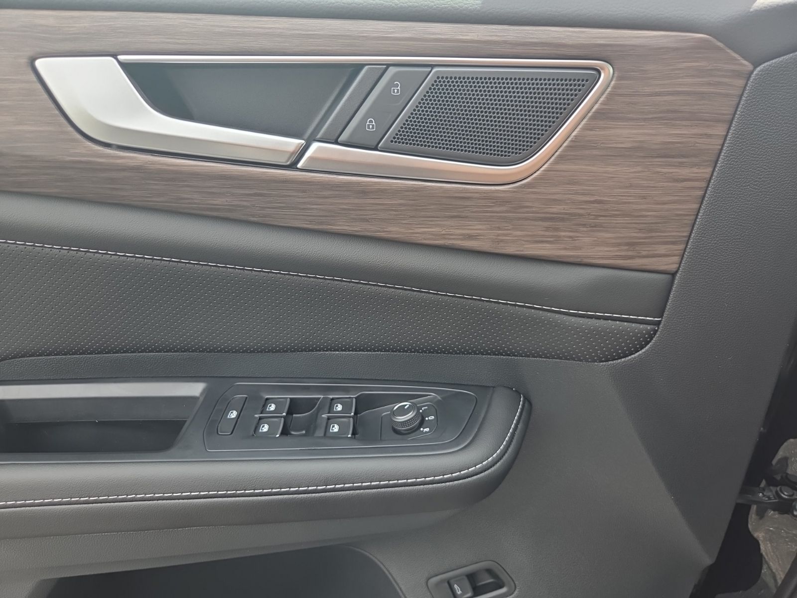 new 2026 Volkswagen Atlas car, priced at $48,738