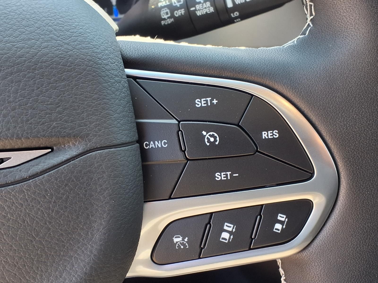 2027 Chrysler Pacifica Select - 8