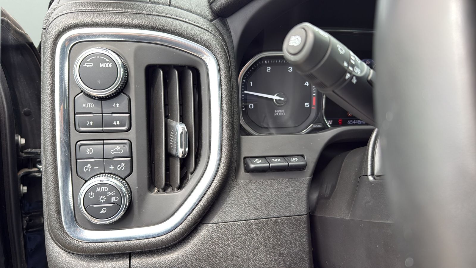 Used 2023 Green GMC Denali image 17