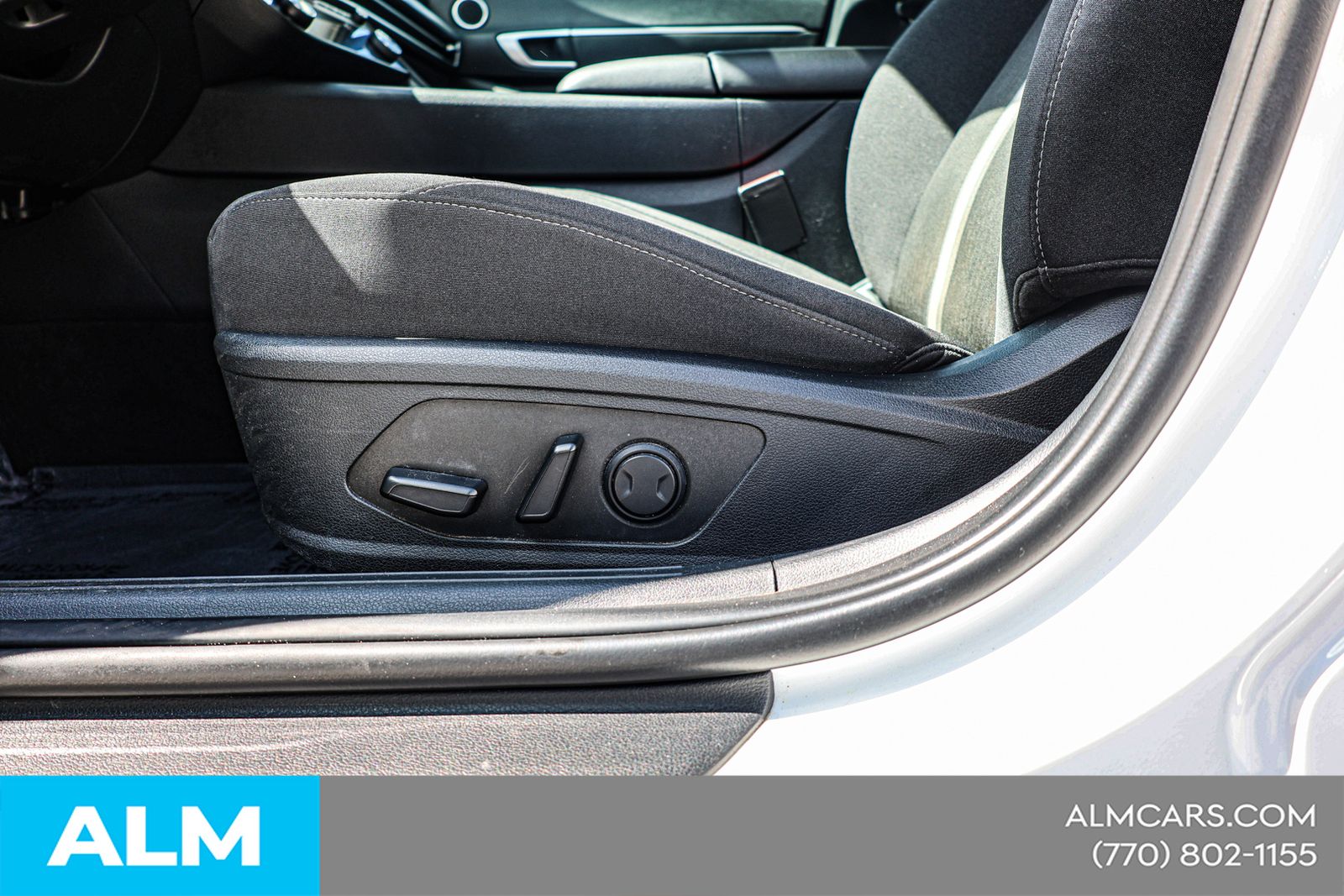 Used 2024 White Hyundai SEL image 19