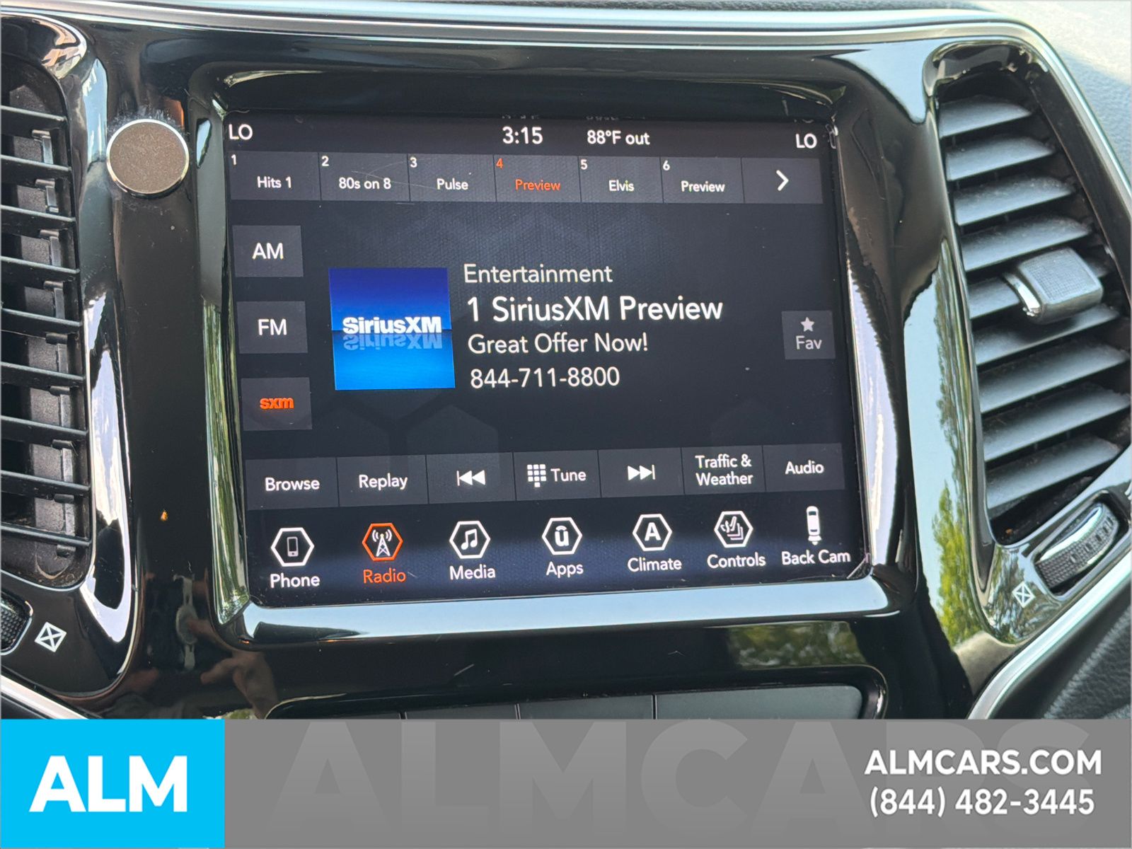 Used 2019 Silver Jeep Limited image 33
