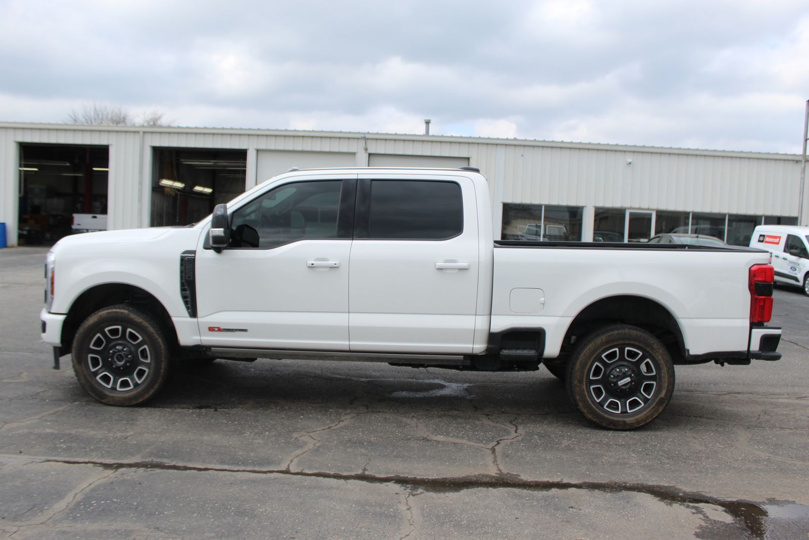 View vehicle photo 3