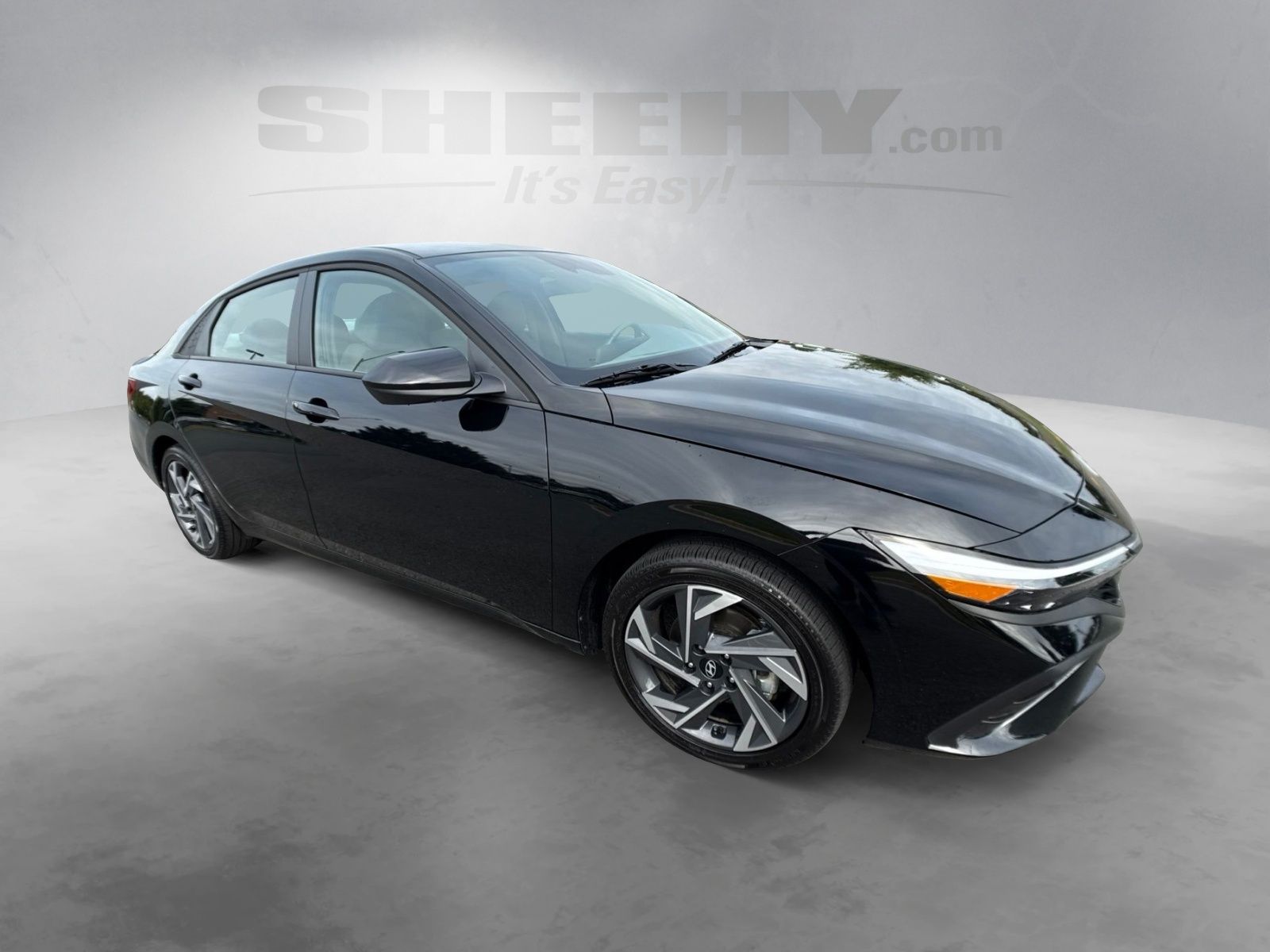 Used 2025 Black Hyundai SEL Sport image 2
