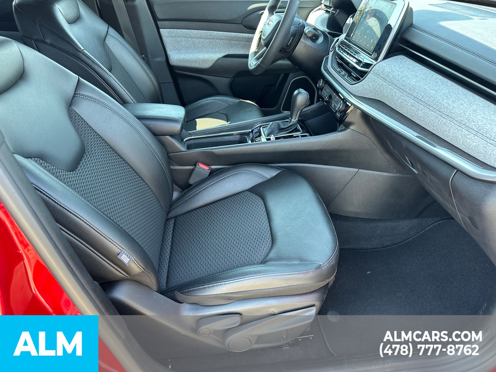 Used 2025 Red Jeep Latitude image 15
