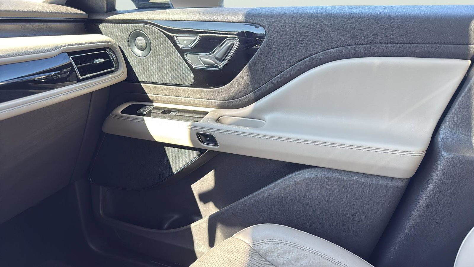 Used Car 2023 Lincoln Aviator  Reserve For Sale Under $50,000 In Austin, Texas