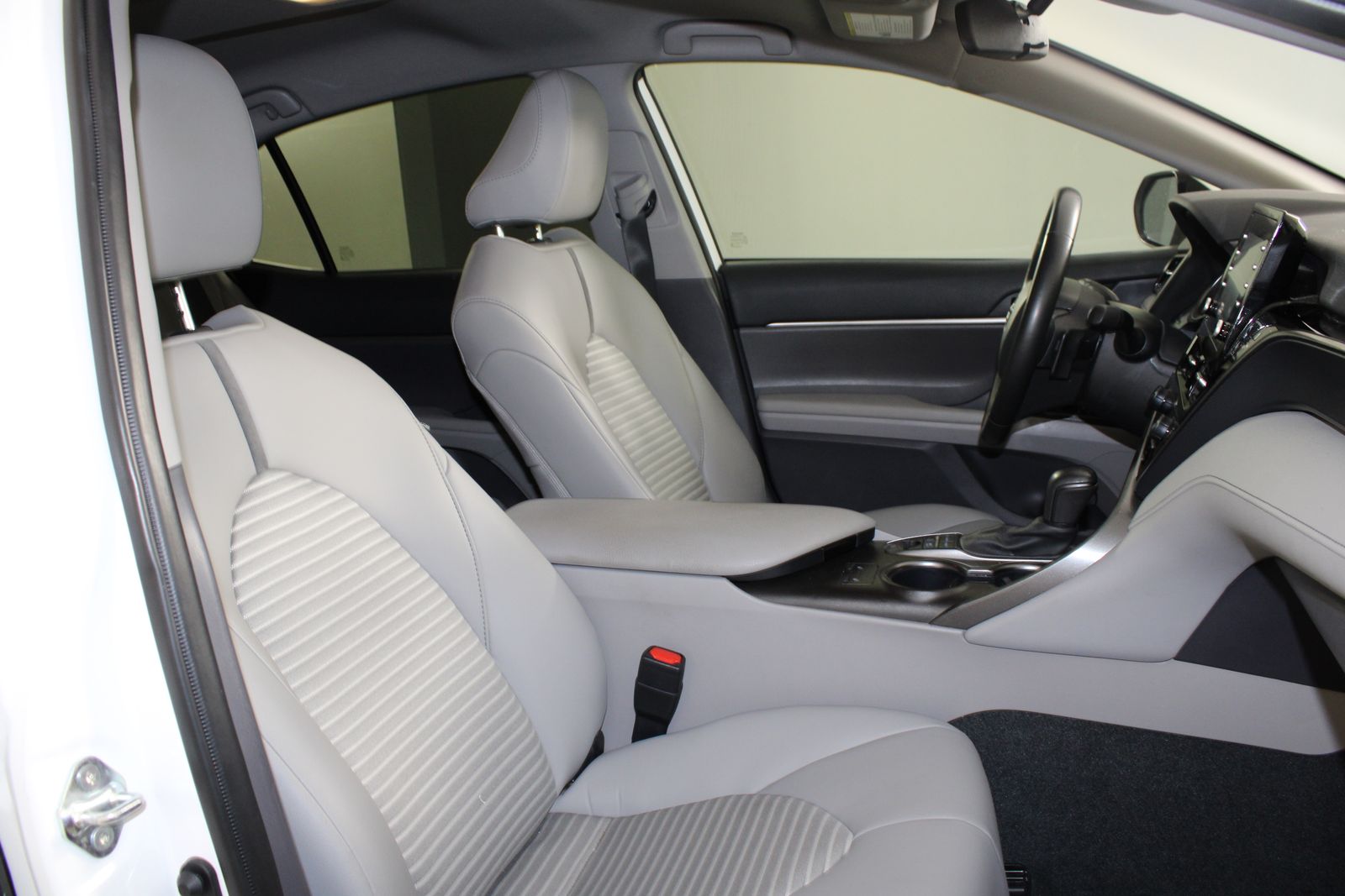 Used 2024 White Toyota SE image 25