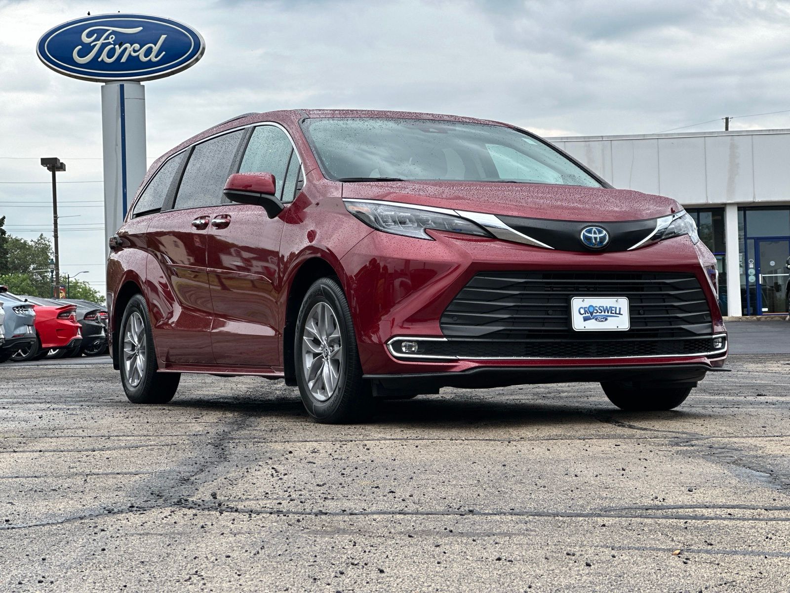 2024 Toyota Sienna XLE 7-Passenger Hybrid AWD's photo