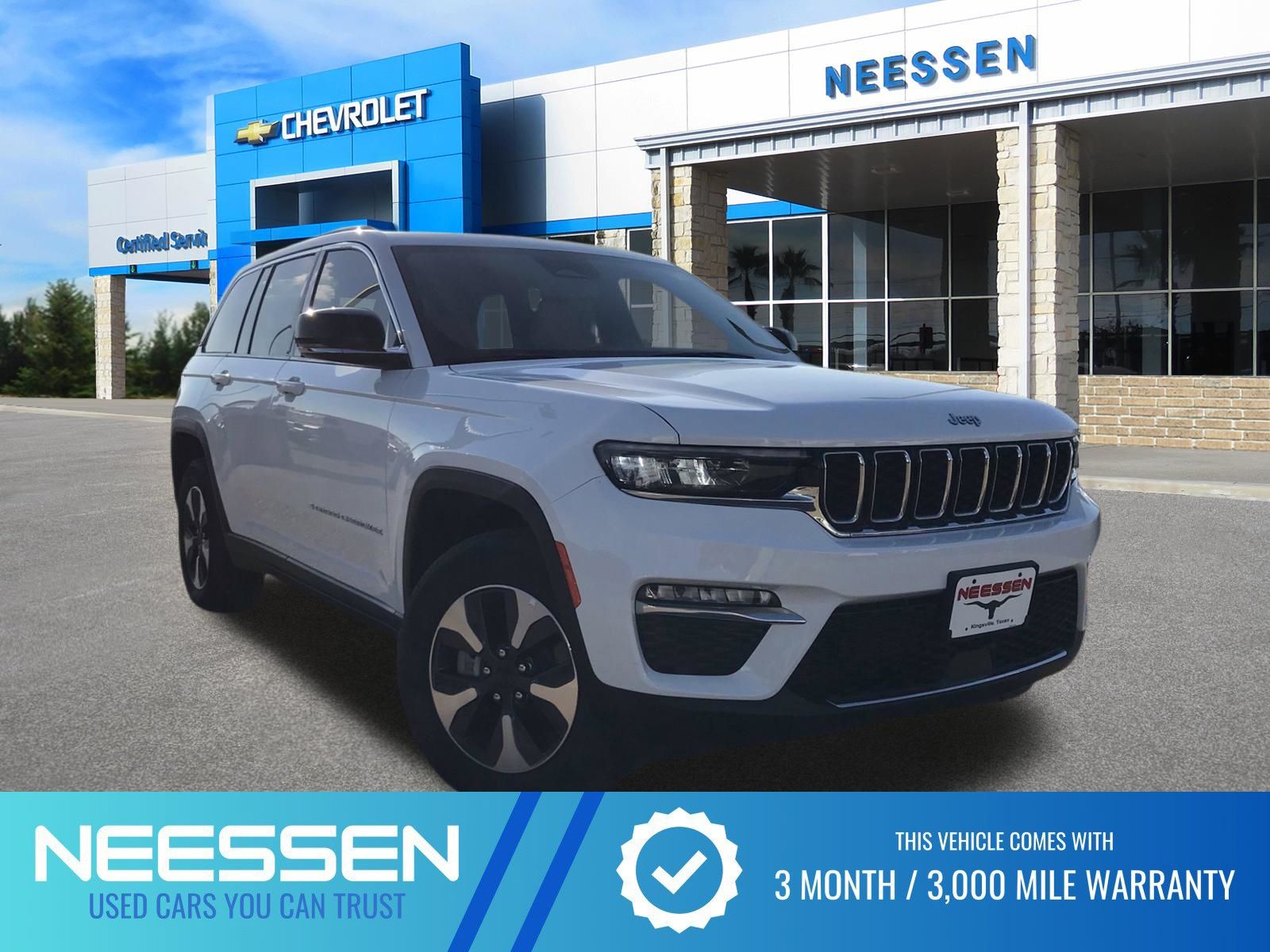 Bright White Clearcoat 2025 Jeep Grand Cherokee 4xe 4WD SUV / Crossover Four-Wheel Drive 8-Speed Automatic