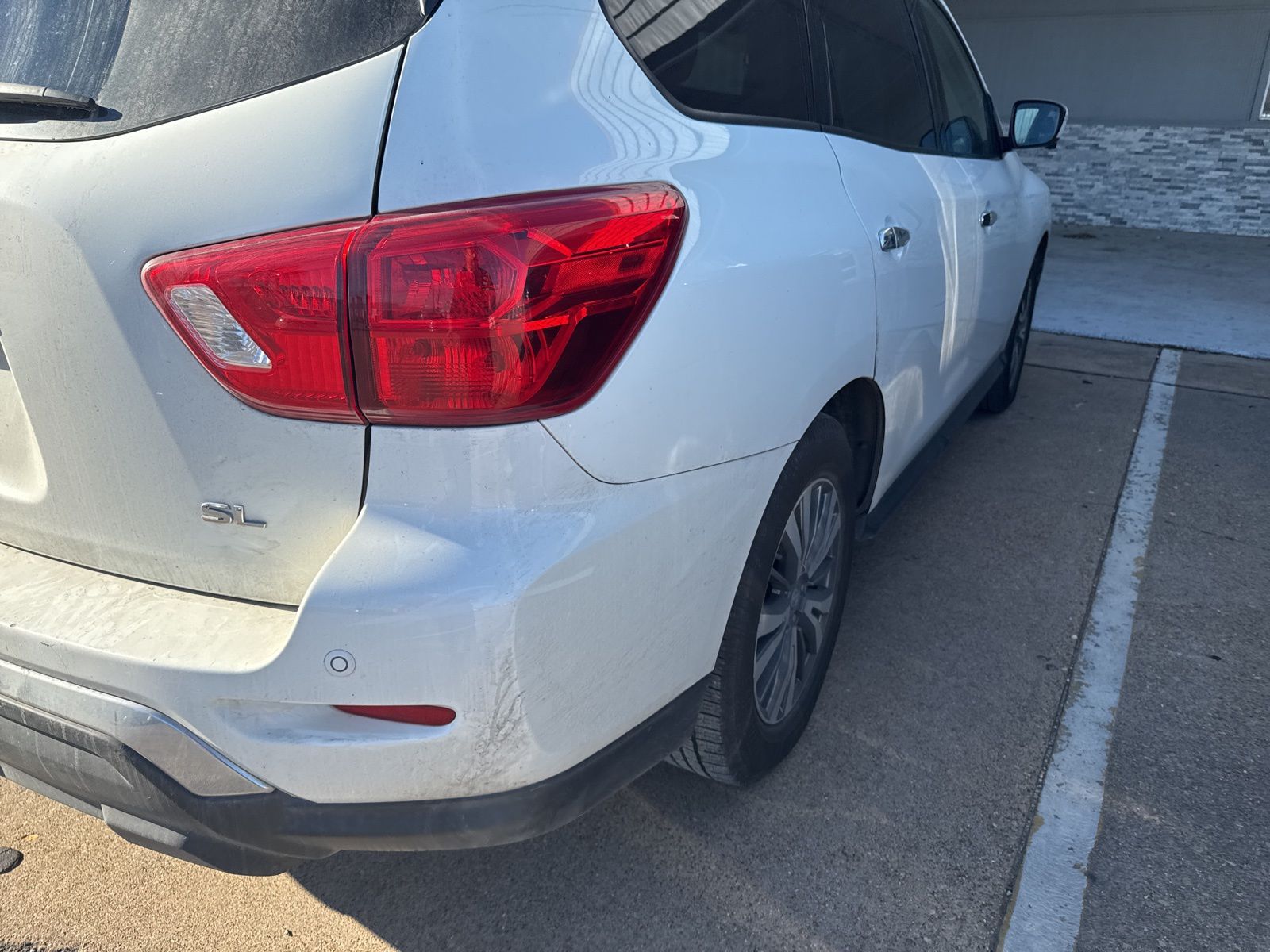 2019 Nissan Pathfinder SL 8