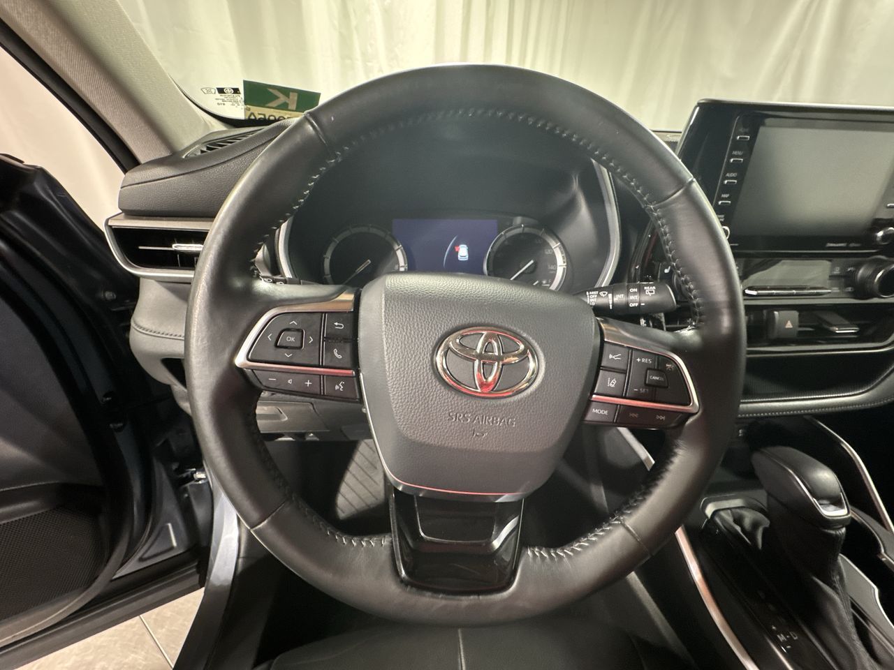 2021 Toyota Highlander XLE photo 20