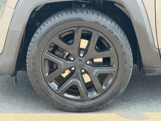 Used 2019 Gray Jeep Latitude image 22