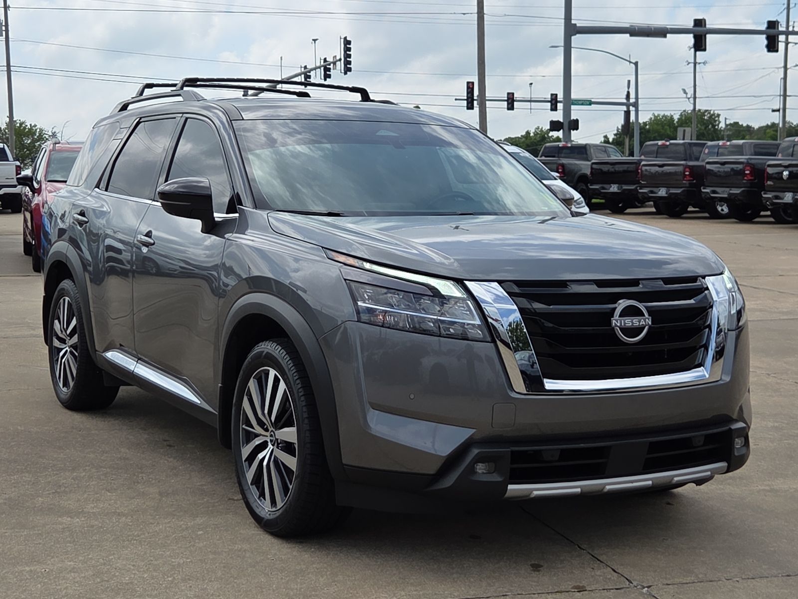 Gun Metallic/Super Black 2022 Nissan Pathfinder Platinum 4WD SUV / Crossover All-Wheel Drive 9-Speed Automatic