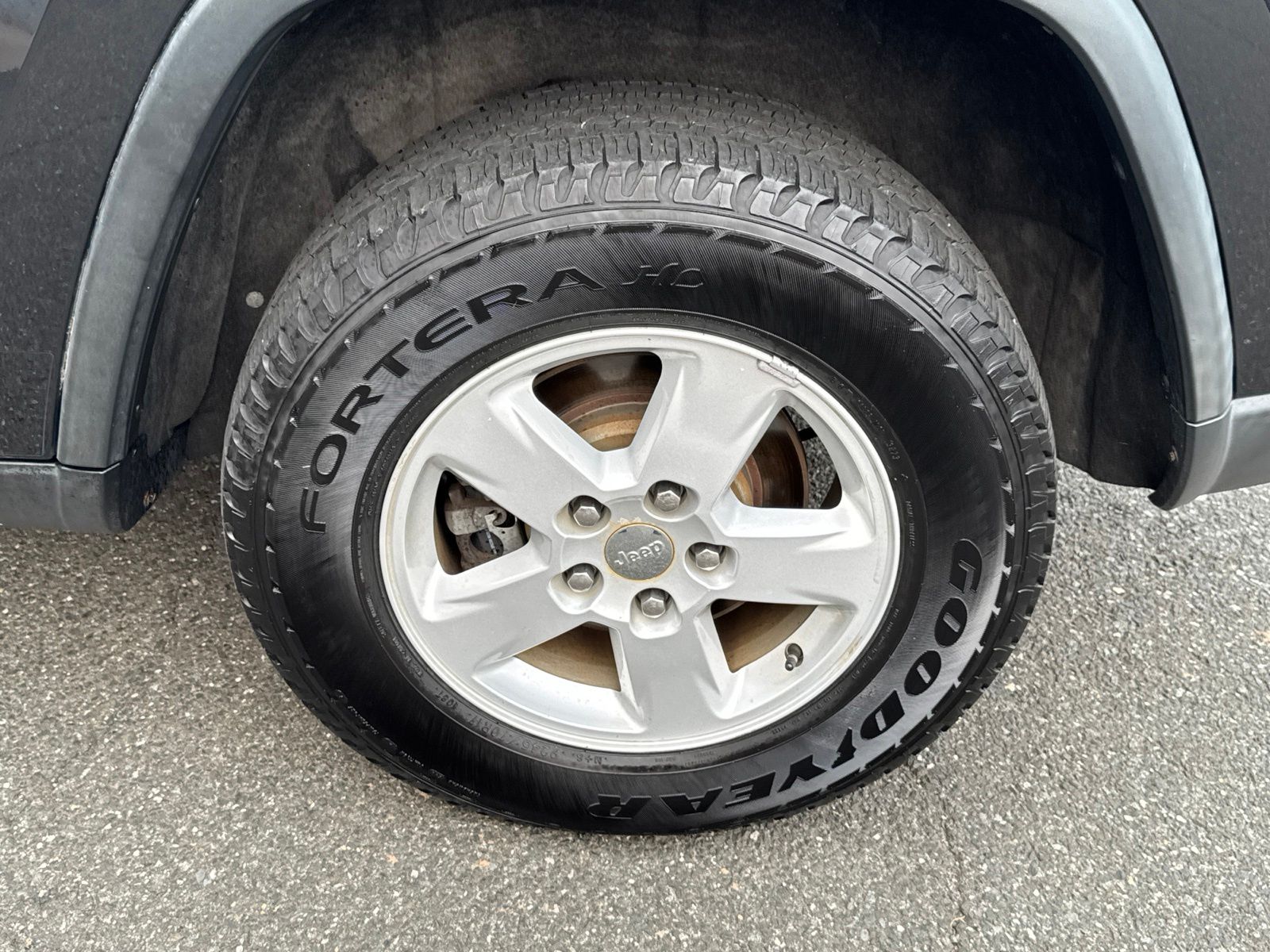 Used 2012 Brilliant Black Crystal Pearlcoat Jeep Laredo image 24